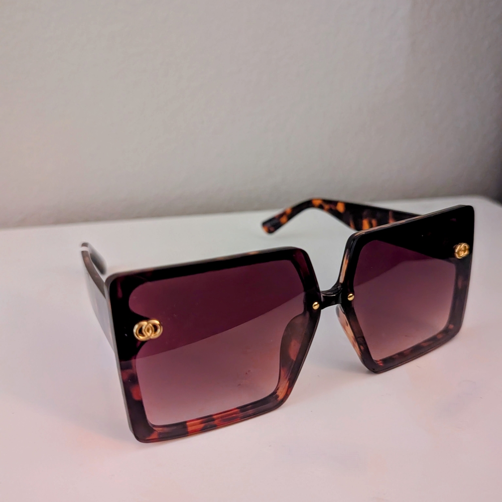 No Name Brand Large Square Retro Stylish Tortoise Shell Sunglasses